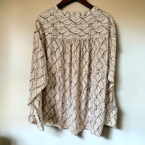 Calvin Klein Snake Print Blouse Size 3X - Picture 7 of 11